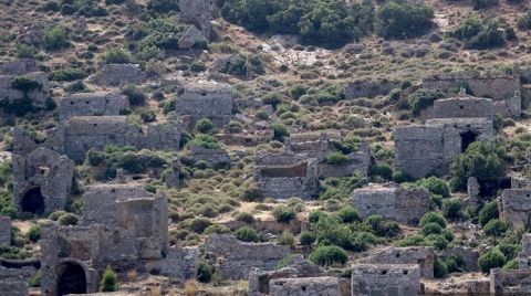 Antik Kente Yapılan Uygunsuz Binanın Bir Bölümü Kaldırıldı