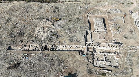 Uşak'ta İmparator Hadrianus'a İthafen Yazıt Bulundu