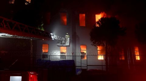 Beylikdüzü'ndeki Fabrika Yangını Yaklaşık 90 Saattir Sürüyor