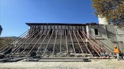 Depremlerde Hasar Gören Yeşilyurt Camii Ayağa Kaldırılıyor