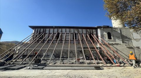 Depremlerde Hasar Gören Yeşilyurt Camii Ayağa Kaldırılıyor