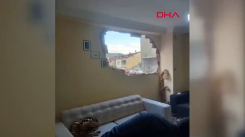 İnşaatta Çalışan İş Makinesi Yan Binanın Duvarını Yıktı