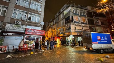 Kadıköy'de Su Şebekesinde Patlama Oldu; Bir Bina Tahliye Edildi