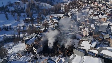 Erzurum'da Yangın; 10 Ev Küle Döndü