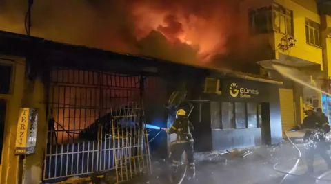 Çakmak Dükkanında Çıkan Yangında 5 İş Yeri Hasar Gördü