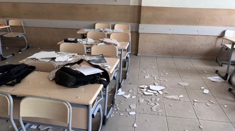 Okulda Tavan Sıvası Öğrencilerin Üzerine Düştü