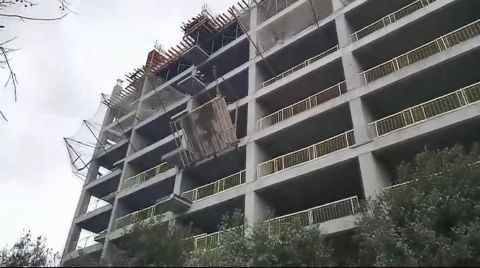 Ümraniye'de İnşaat İskelesi Çöktü