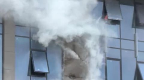 25 Katlı Otel İnşaatının Dış Cephesinde Yangın Çıktı