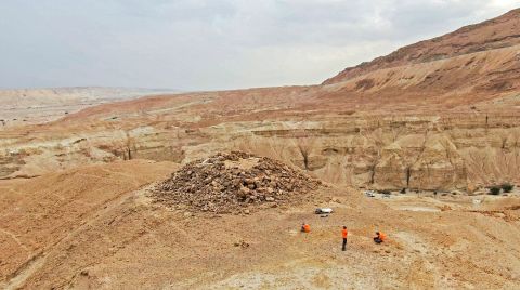 Yahudiye Çölü'nde 2 Bin Yıllık Piramit Bulundu
