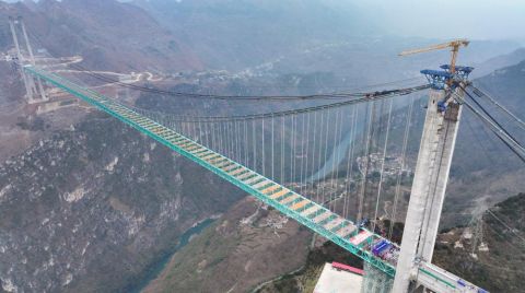 Çin'de Dünyanın En Yüksek Köprüsü Açılıyor