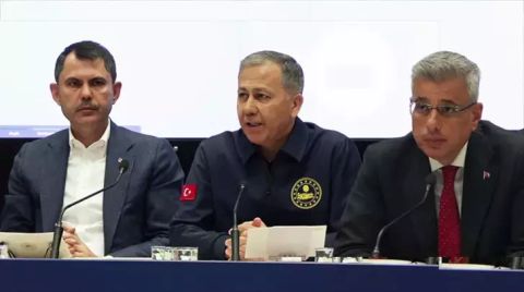 3 Bakandan Depremle İlgili Açıklama
