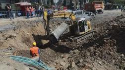 Sarıyer'de Çöken Yolda Alt Yapı Çalışmaları Sürüyor