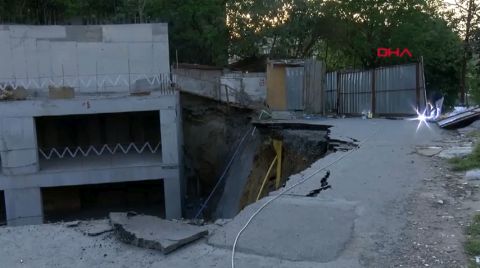 Gaziosmanpaşa'da İnşaat Kazısı Sırasında Yol Çöktü