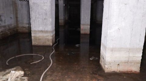 Bağcılar'da Zemininde Su Çıkan Sitede Deprem Korkusu