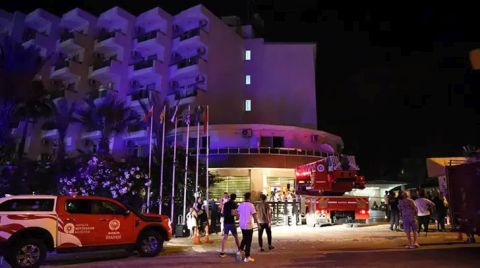 Antalya’da Otelde Yangın; Yüzlerce Turist Tahliye Edildi