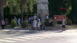 Antalya Müzesi'nin Yıkılmaması için Müze Önünde Toplandılar