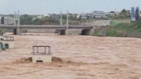 Pakistan’da Muson Yağmurları Nedeniyle Hayatını Kaybedenlerin Sayısı 72’ye Yükseldi