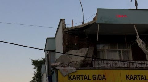 Küçükçekmece'de Balkonu Çöken Bina Mühürlendi