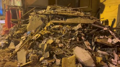 Beyoğlu'nda Patlama; 3 Katlı Bina Çöktü