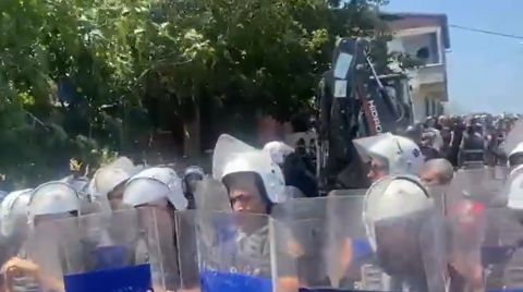 Topağacı Mahallesi'nin Elektriği ve Suyu Kesildi