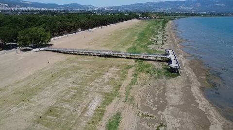 İznik Gölü'nde Bir Dönem Deniz Otobüsünün Yanaştığı İskele Karada Kaldı