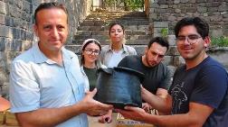 Pergamon'daki 'Mozaikli Ev'de 1400 Yıllık Bronz Kazan Bulundu