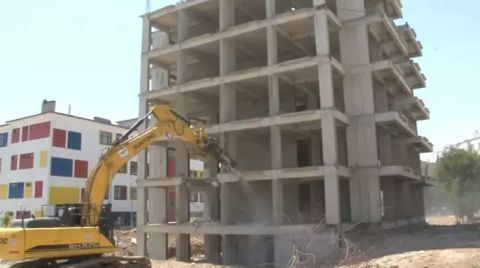 Beton Dayanımı Yetersiz Çıkan 5 Katı Tamamlanan Bina Yıkıldı