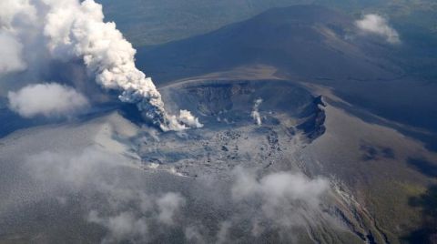 Japonya'daki Şinmoe Yanardağı'nda Patlama