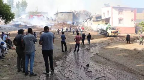 Erzurum'da, Köyde Çıkan Yangında 12 Ev Yandı