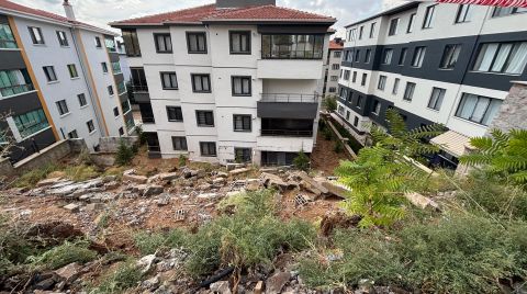 Ankara'da Sağanak; Yollar Göle Döndü, İstinat Duvarı Yıkıldı