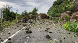 Artvin'de Heyelan; Kapanan Karadeniz Sahil Yolu Ulaşıma Açıldı