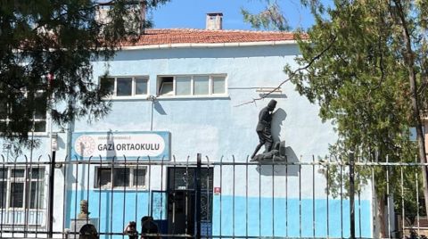 Sarayın Dibindeki Okul, İtibardan Nasibini Alamadı