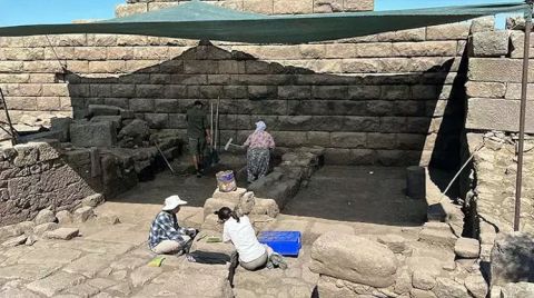 Assos Antik Kenti'nde Giriş Yönündeki Nekropol Alanının İzleri Araştırılacak