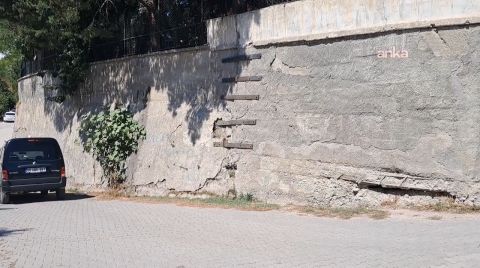 Ardanuç’ta Yıkım Riski Olan Okul Duvarı Hâlâ Onarılmadı