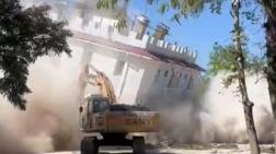 Diyarbakır'da Depremde Hasar Gören Eski Emniyet Binası Yıkıldı