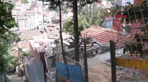 Yıkılan Bina Yanındaki Gecekondu Nedeniyle Yapılamıyor
