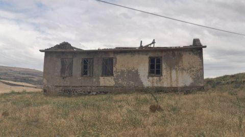 Eski Okul Binasını Restore Edip, Sosyal Alana Dönüştürdüler