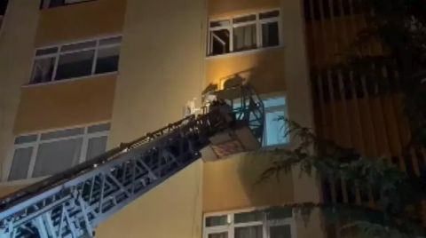 Kadıköy'de 5 Katlı Binada Yangın; 20 Kişi Tahliye Edildi