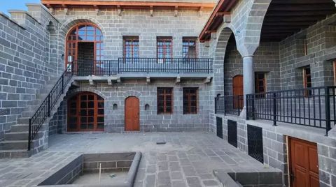 Sur’da, 117 Tescilli Yapı Tamamlanıp Sahiplerine Teslim Edildi