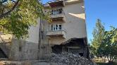 Deprem Bölgesinde Yıkılması Gereken Hasarlı Binalar Yıkılmıyor