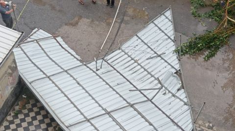 Hatay'da Fırtına Çatıları Uçurdu