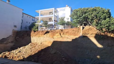 İnşaat Alanında Toprak Kaydı, Bitişikteki Bina Tahliye Edildi