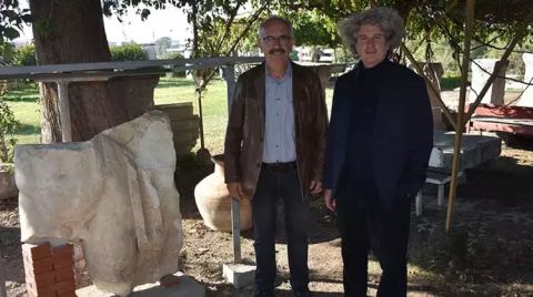 Smyrna Antik Kenti'nde 1800 Yıllık Heykel Gövdesi Bulundu