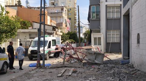 İnşaatta Asansörlü İskele Metrelerce Yükseklikten Düştü