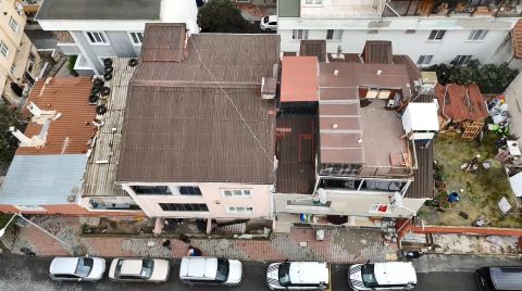 Arnavutköy'de İstinat Duvarı Yıkıldı; 2 Bina Tahliye Edildi