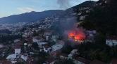 Bursa'da 2 Katlı Binada Çıkıp Çevre Evlere Sıçrayan Yangında 1 Kişi Hayatını Kaybetti