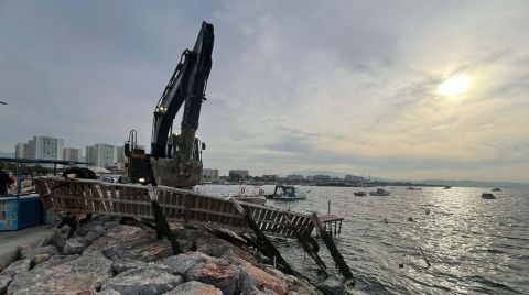 Karşıyaka’da Kaçak Barınak ve İskeleler Yıkıldı