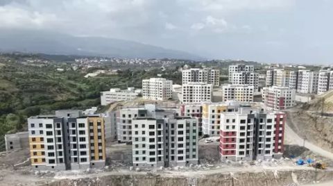 TOKİ Şantiyesinde İşçiler İş Durdurdu