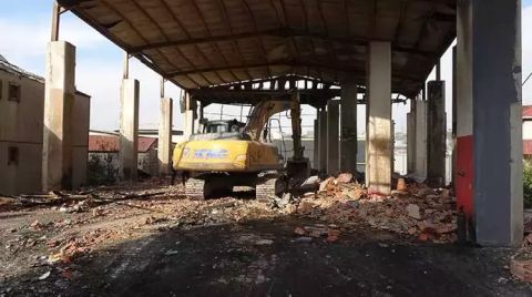 7 Kişinin Öldüğü Yanan Kozmetik Fabrikası Yıkılıyor