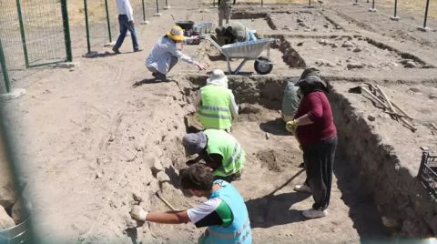 Türk ve Koreli Kültepe Kaniş Karum Ören Yeri'nde Ortak Çalışma